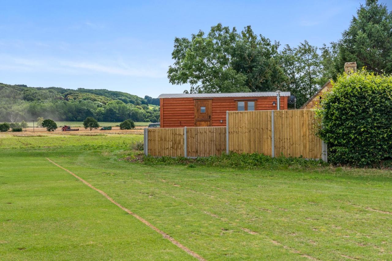 Outbak Shepherds Hut Cheltenham Exterior foto