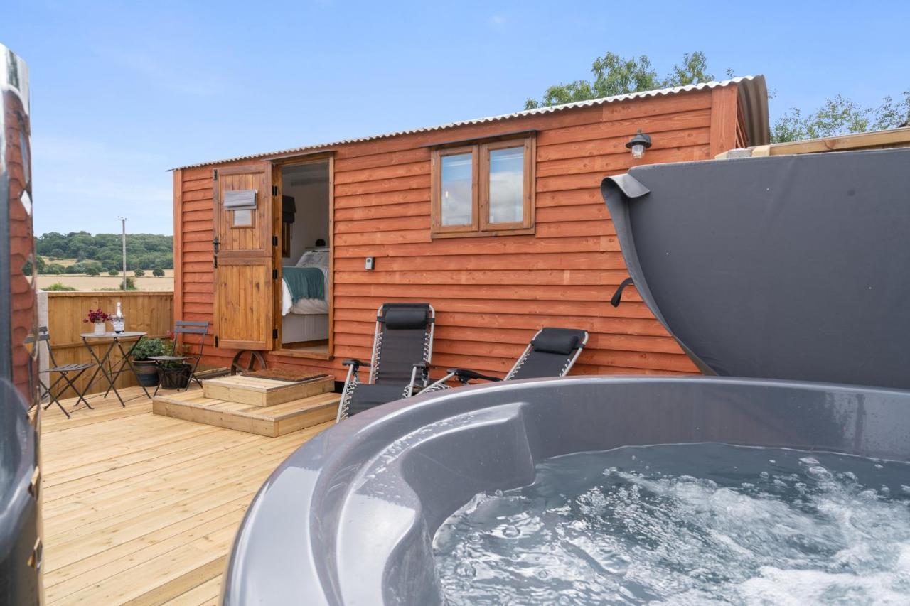 Outbak Shepherds Hut Cheltenham Exterior foto